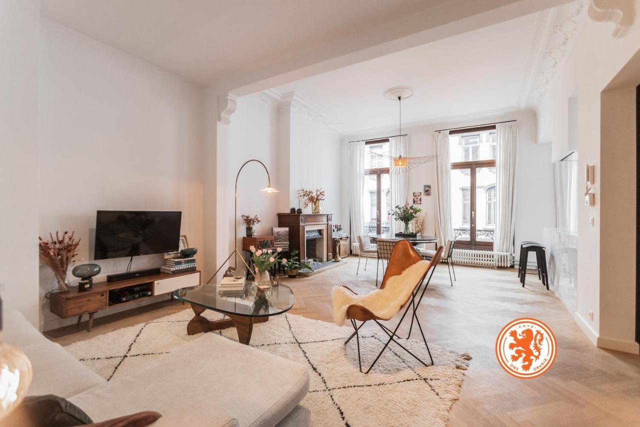 Traditional Chic, High Ceilings' Apt Aircos And Garage アントウェルペン エクステリア 写真